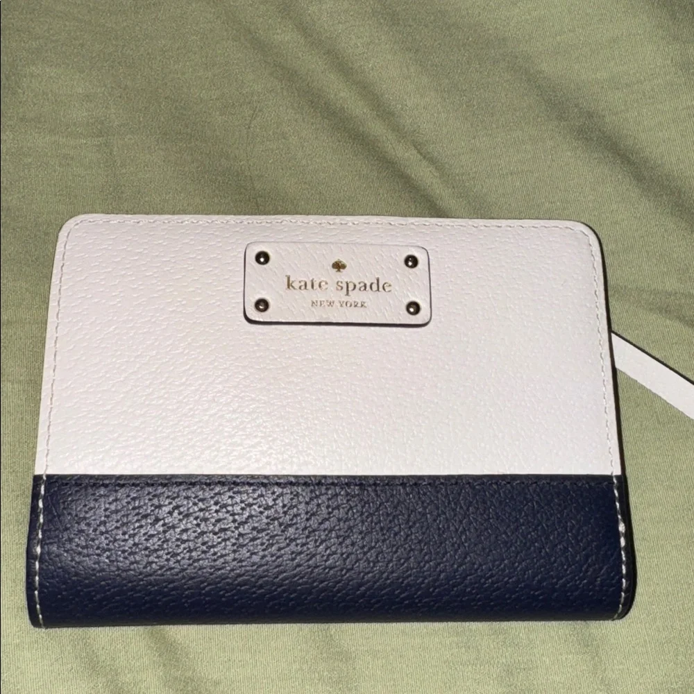 New Kate Spade NYC Leather Navy & White Compact Wallet Small NWT Credit Card ID